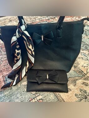 Large Black Bow pebbled Leather Tote